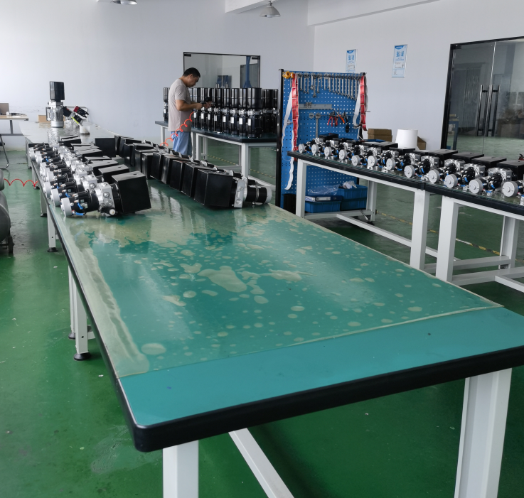 生产车间作业场景